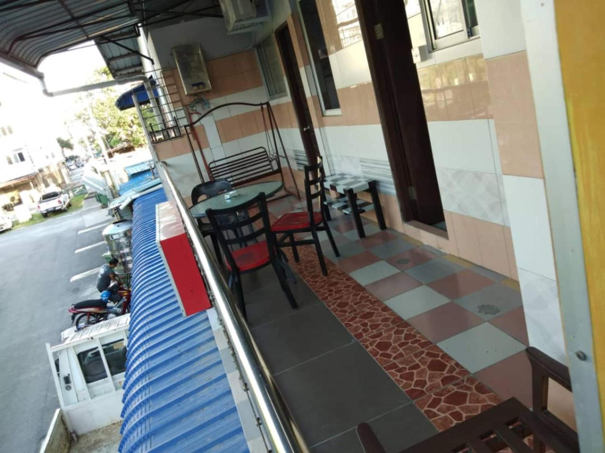 Oyo 90972 Jj Homestay Miri Exteriör bild