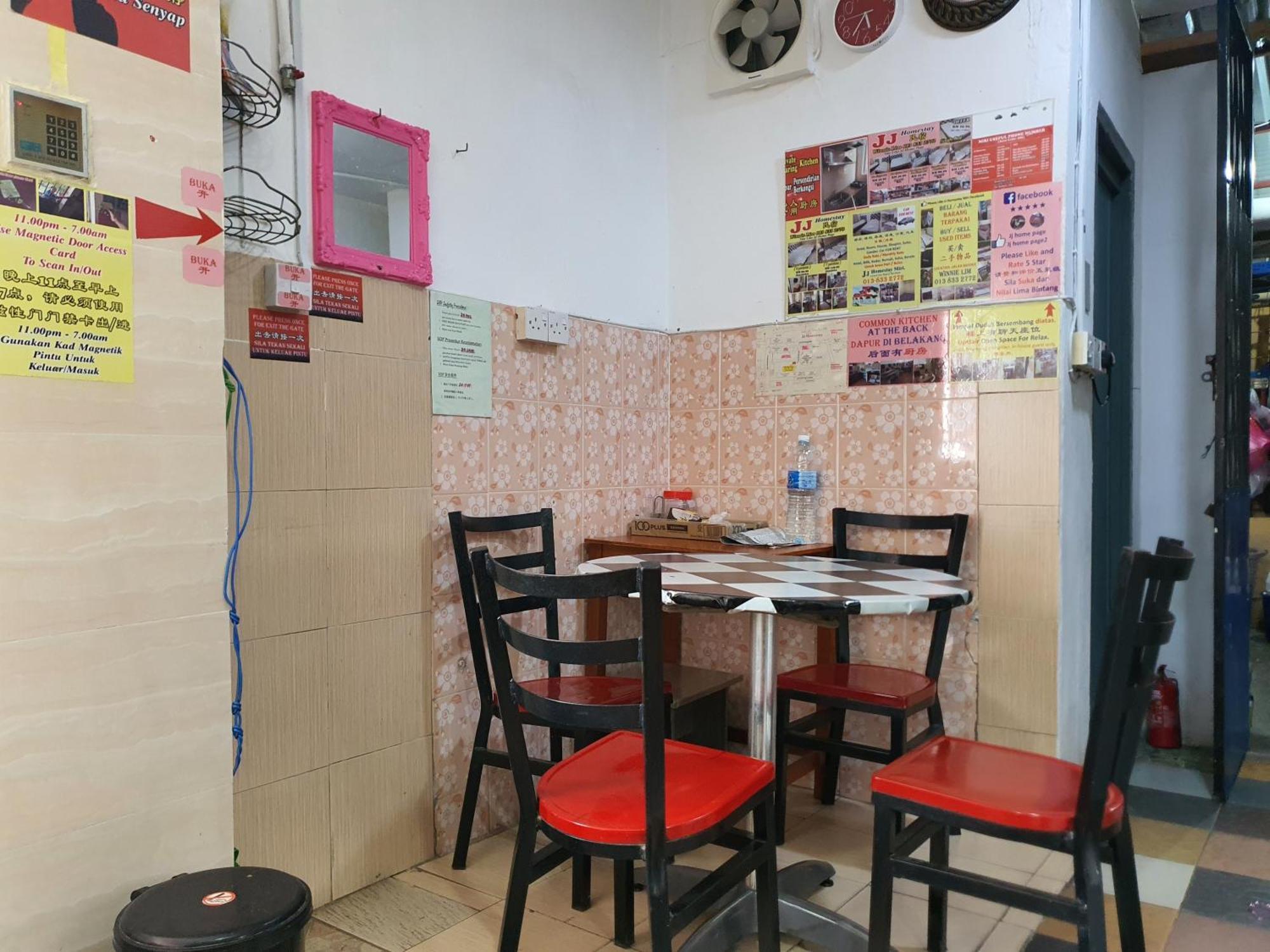 Oyo 90972 Jj Homestay Miri Exteriör bild