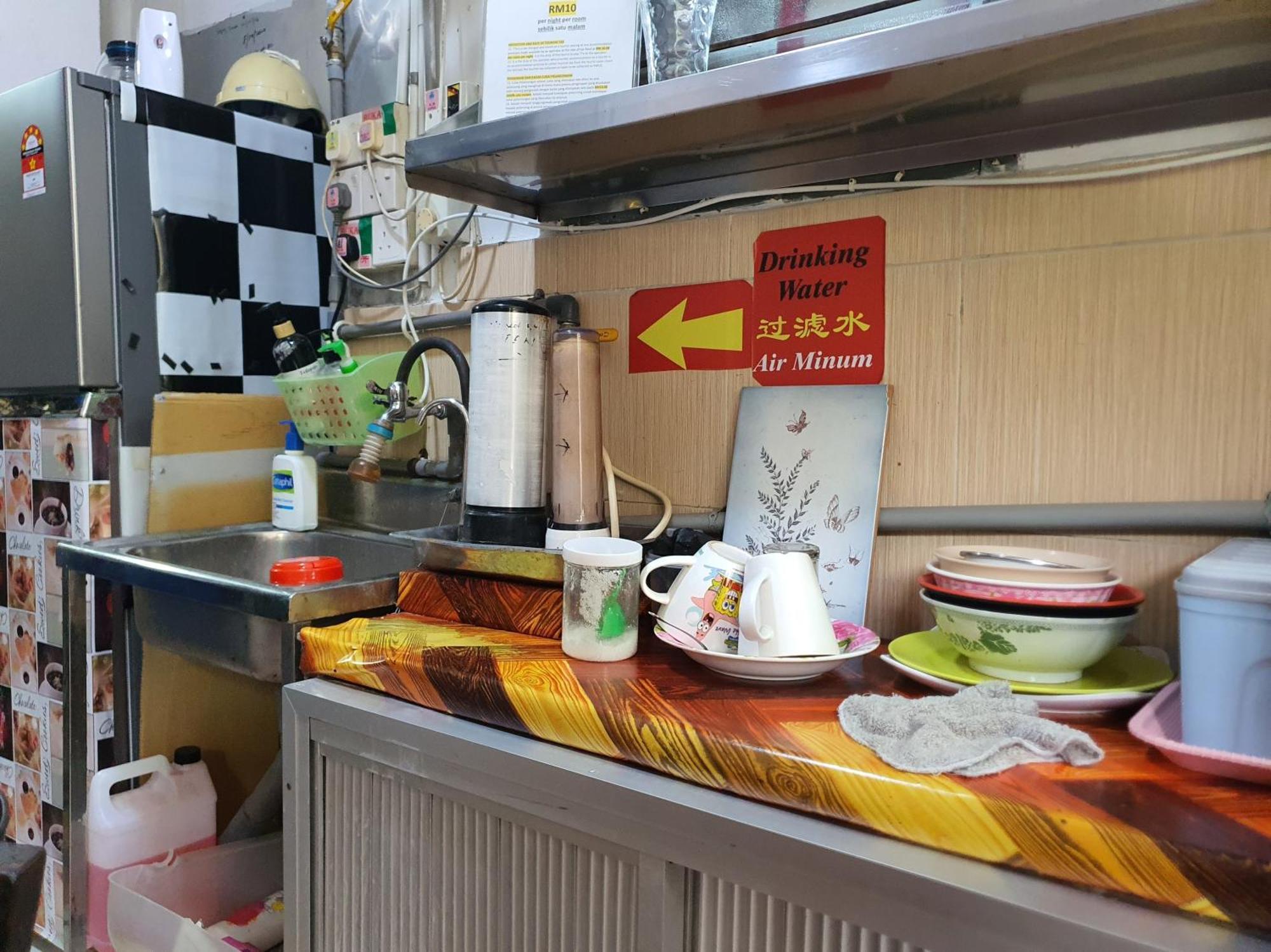 Oyo 90972 Jj Homestay Miri Exteriör bild