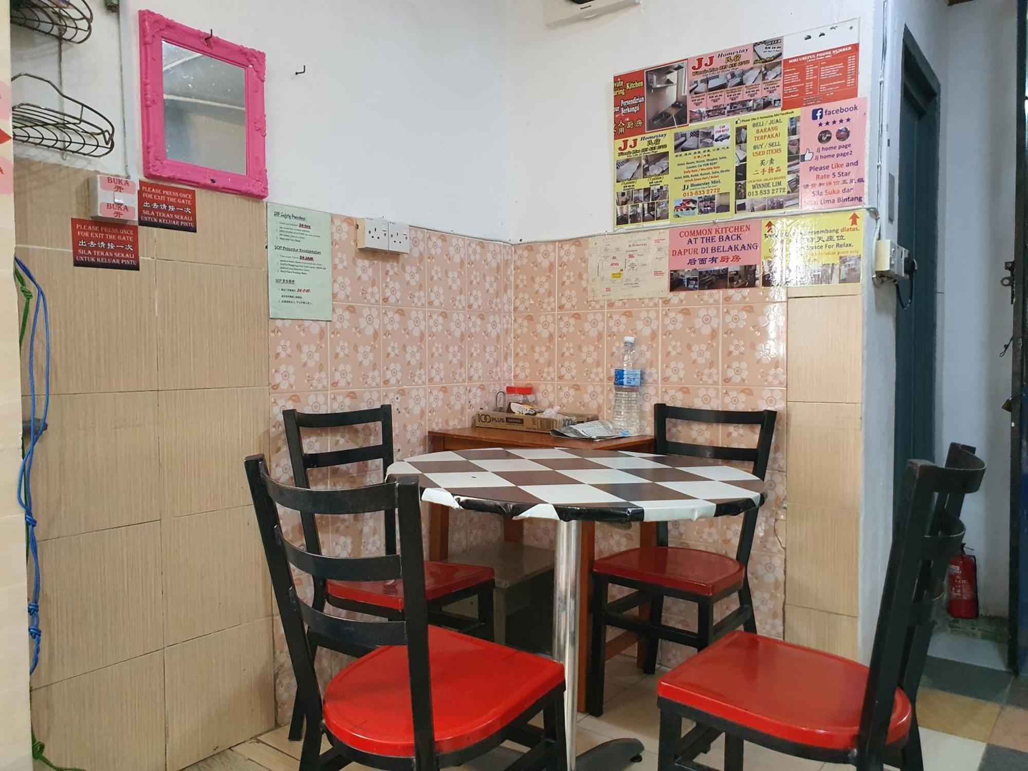 Oyo 90972 Jj Homestay Miri Exteriör bild