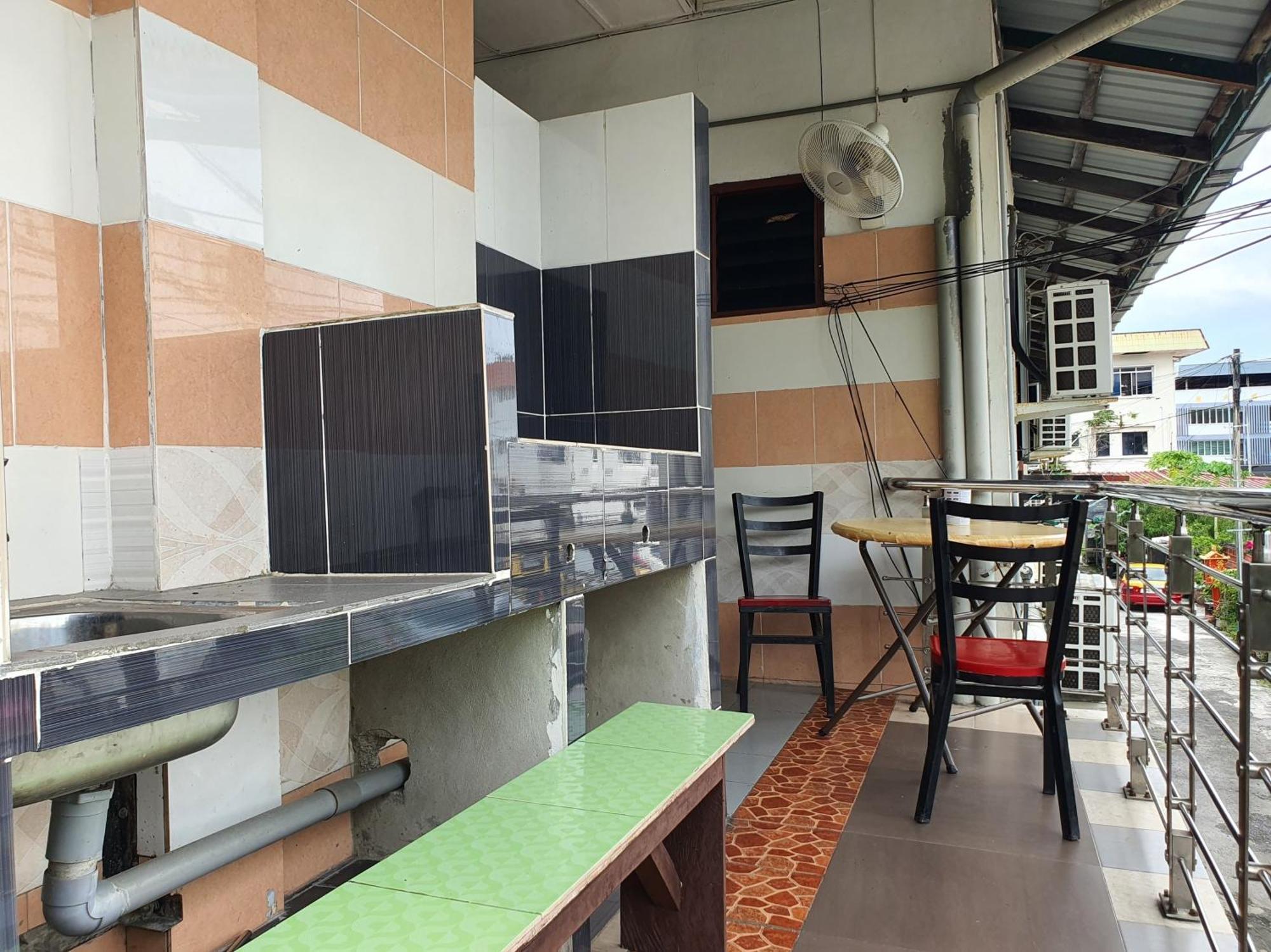 Oyo 90972 Jj Homestay Miri Exteriör bild