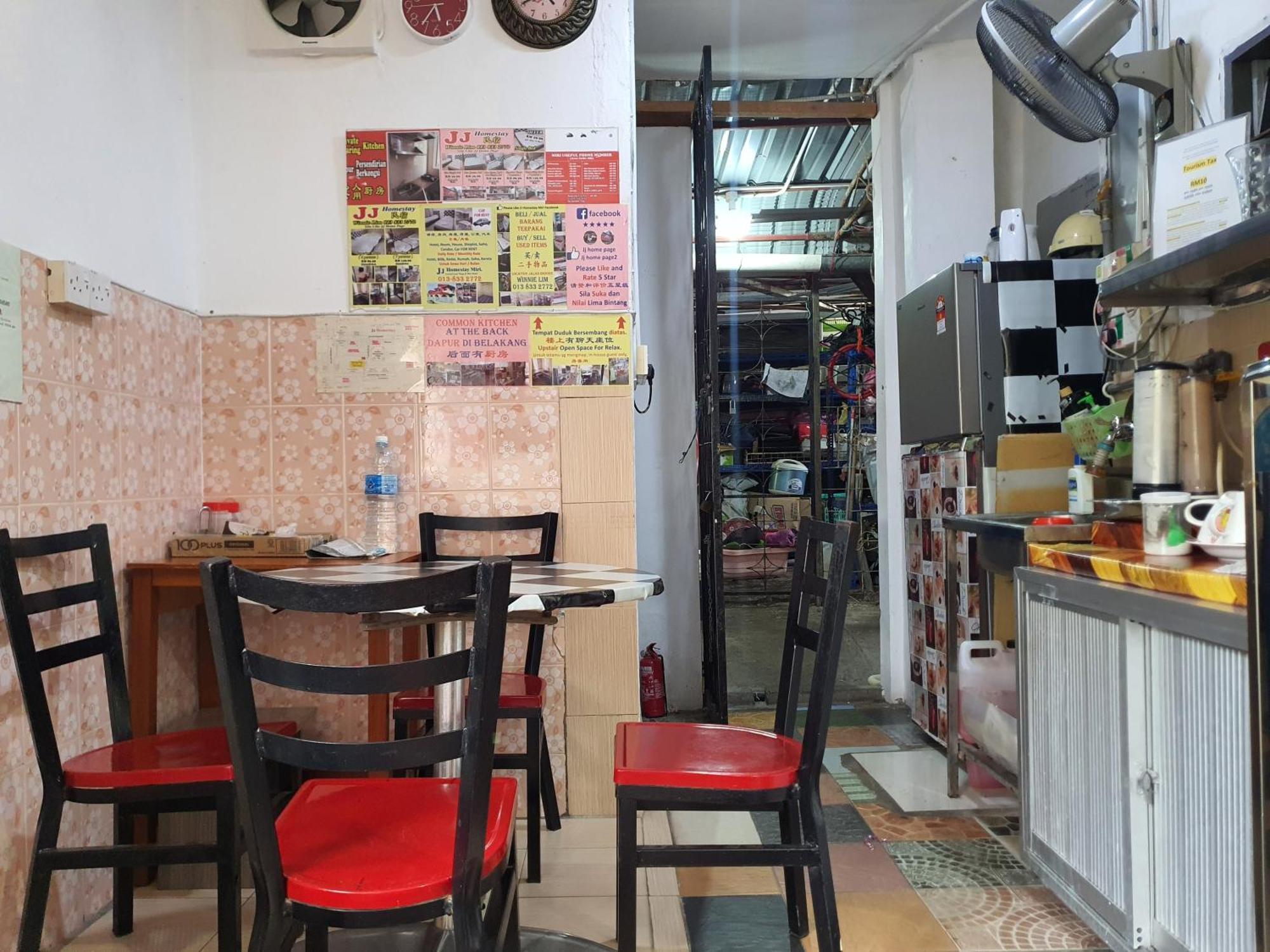 Oyo 90972 Jj Homestay Miri Exteriör bild